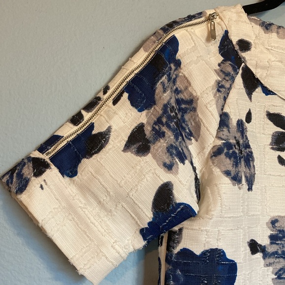 Gracia Womens Size S Blue White Floral Cropped Boxy Short Sleeve Zipper Blouse - Picture 3 of 12